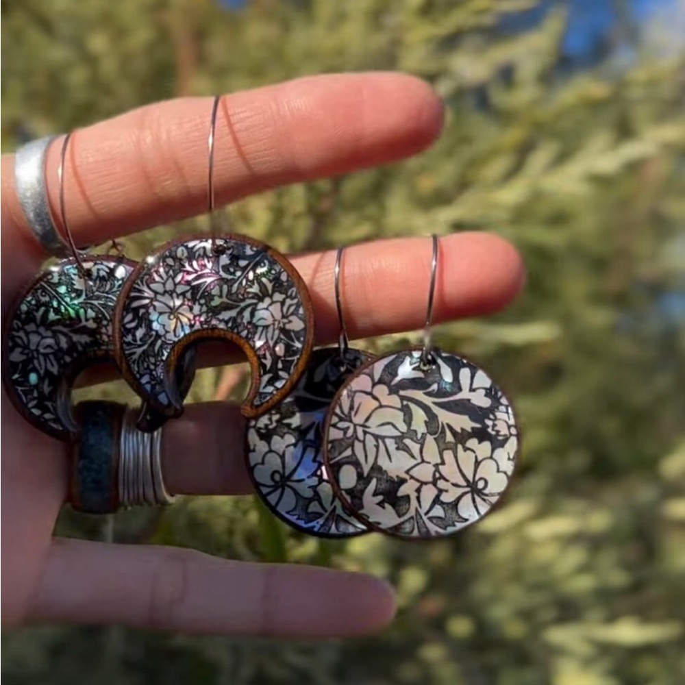 Walnut and abalone earrings - Picture 2 of 3